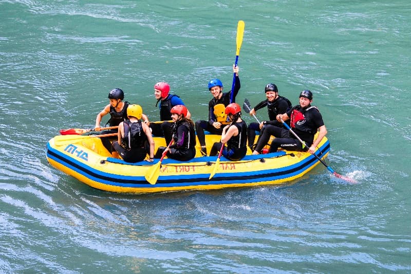 Actividades turismo Pirineos descenso riok