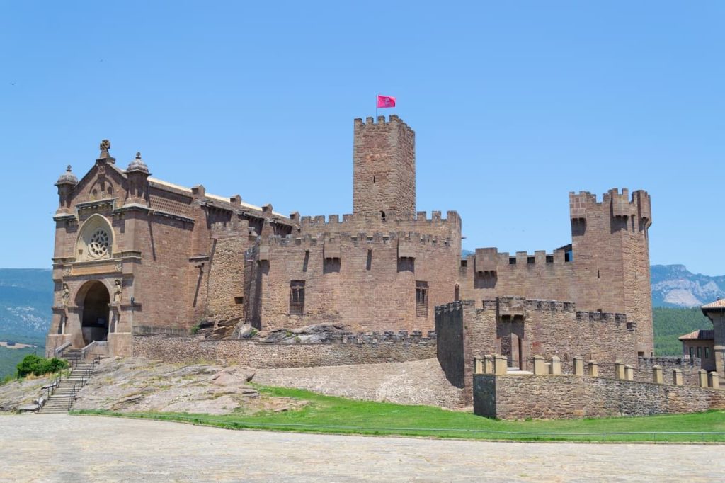 Castillo de Javier Navarra que visitar turismo pirineos