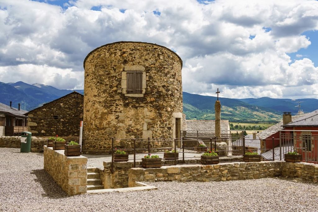 Torre Bernat de So en Llivia Turismo Pirineos Info