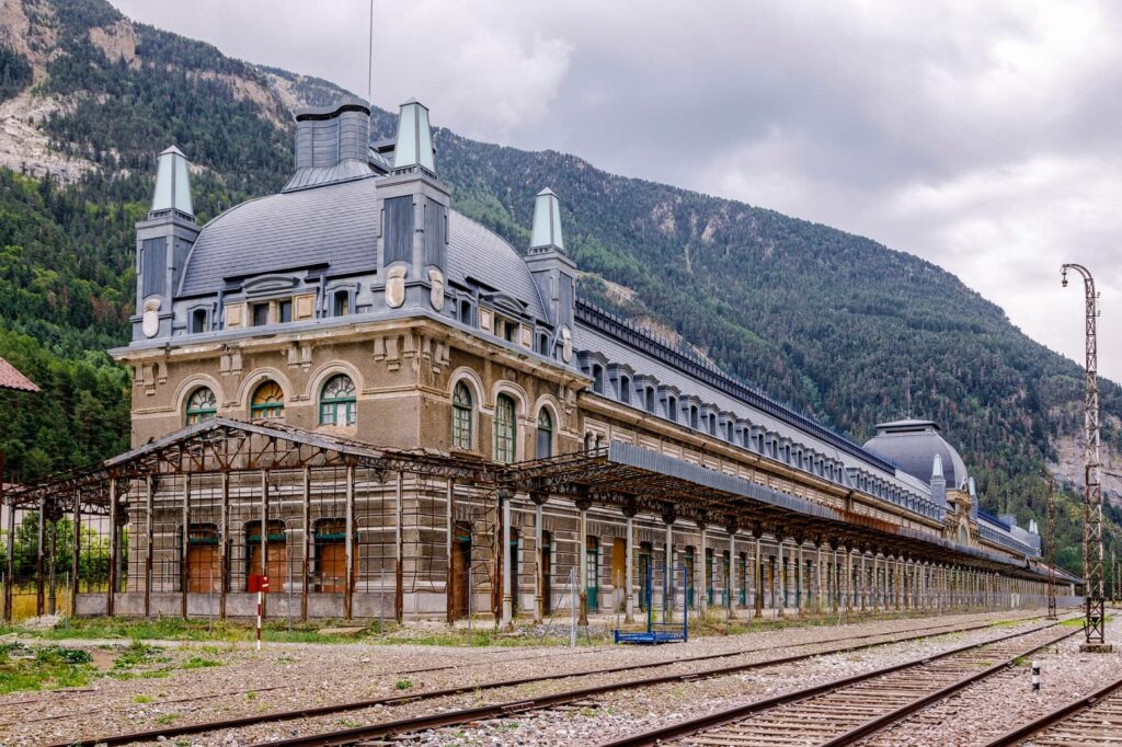 Estacion Canfranc Huesca Turismo Pirineos
